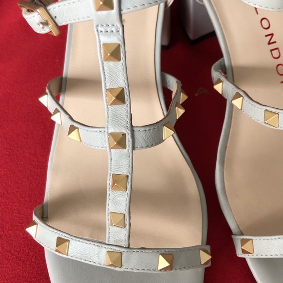 SALE β₯οΈ NWT Gold studded Valentino-style leather sandals + dustbag - Picture 9 of 12